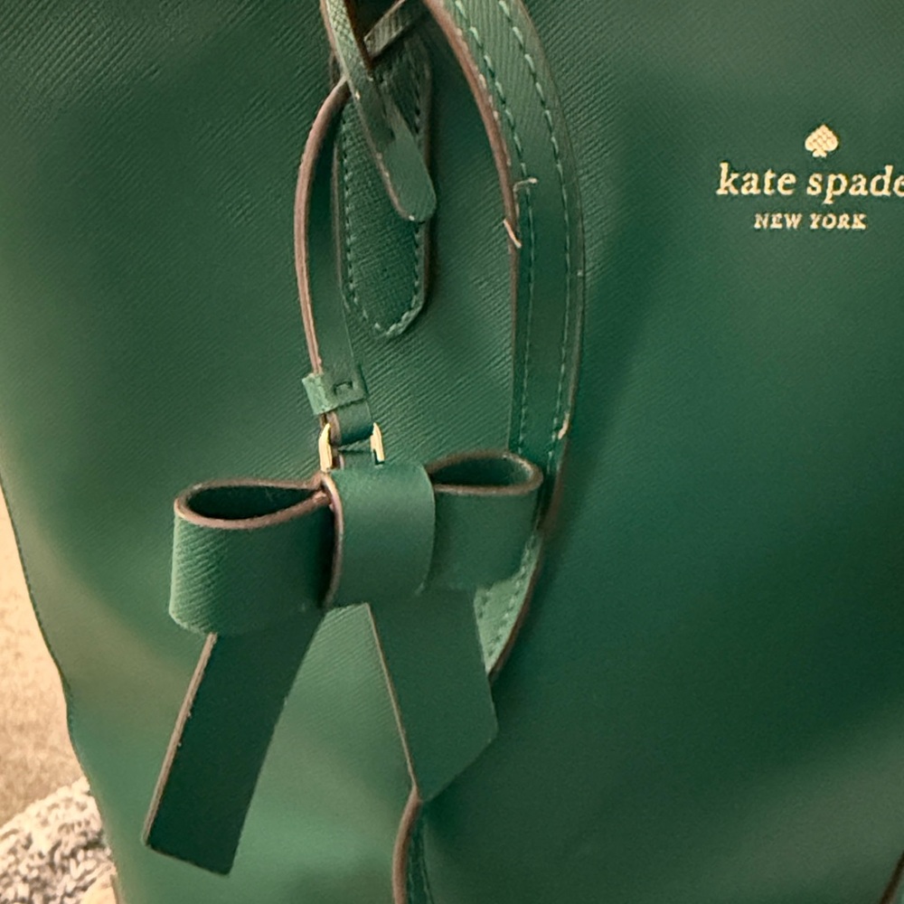 Kate Spade Emerald Green Leather Tote with matching wallet. - Picture 3 of 11
